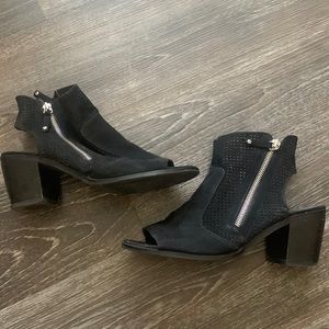 5/$25 ⚡️Forever 21 laser cut open toe booties